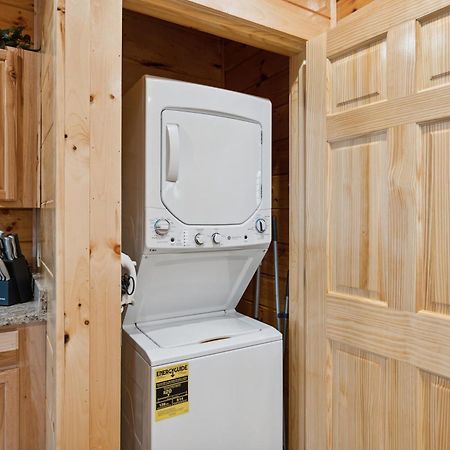 The 3 Bears Is A Newly Built 3 Bedroom Cabin Only 3 Minutes From The Parkway! Pigeon Forge Εξωτερικό φωτογραφία