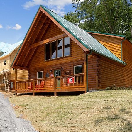 The 3 Bears Is A Newly Built 3 Bedroom Cabin Only 3 Minutes From The Parkway! Pigeon Forge Εξωτερικό φωτογραφία