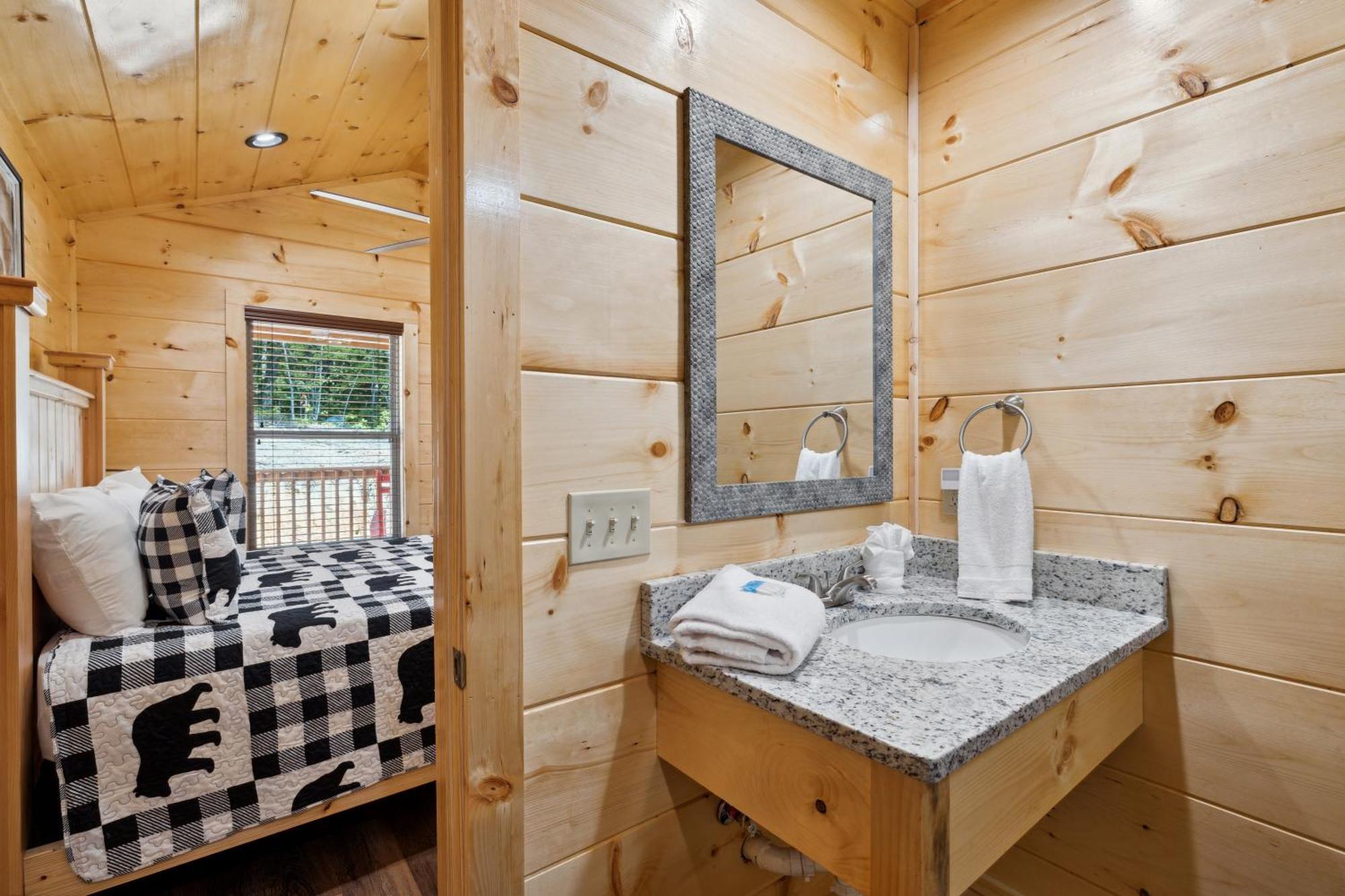 The 3 Bears Is A Newly Built 3 Bedroom Cabin Only 3 Minutes From The Parkway! Pigeon Forge Εξωτερικό φωτογραφία
